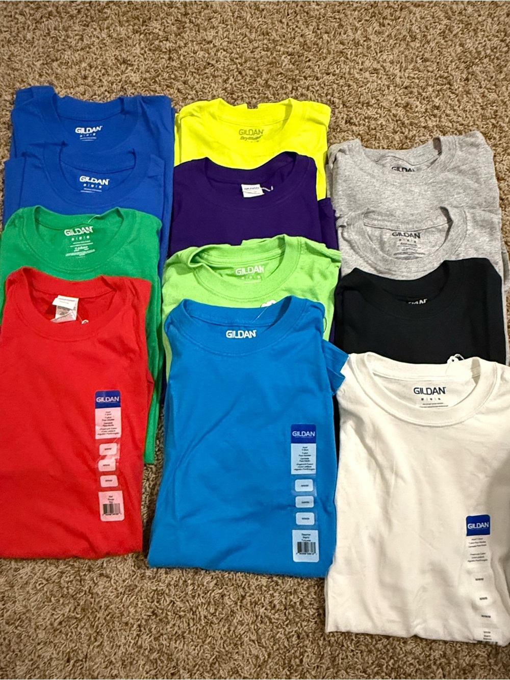 12 Gildan Unisex Size M T-shirts